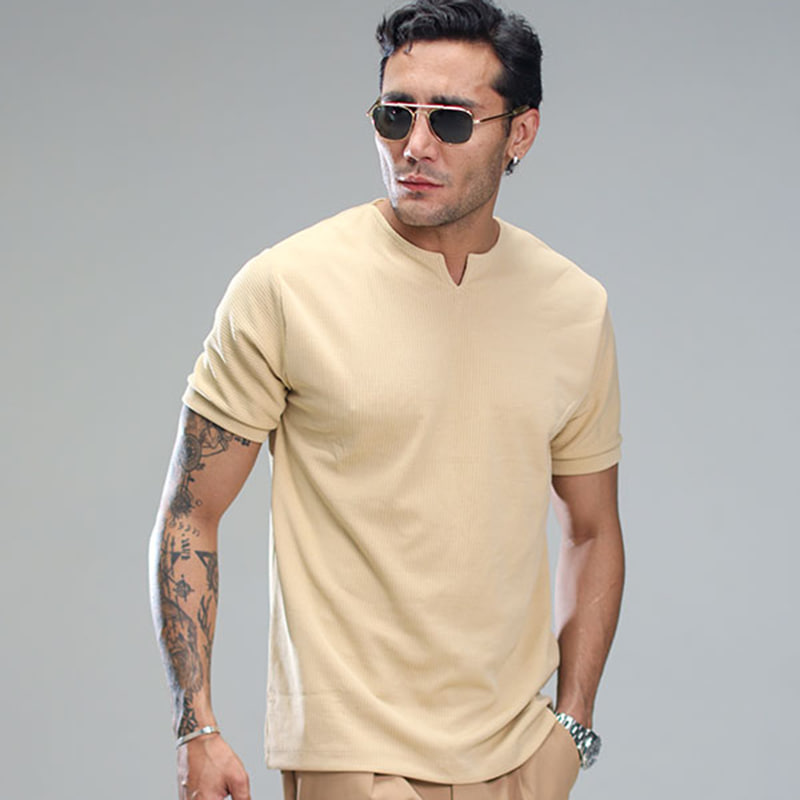 تیشرت آستین کوتاه یقه کوبایی کرم مردانه مدل Asam